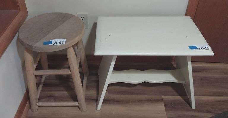 Painted bench, natural wood stool
