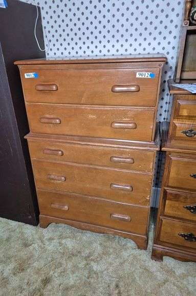 Maple chest of drawers
