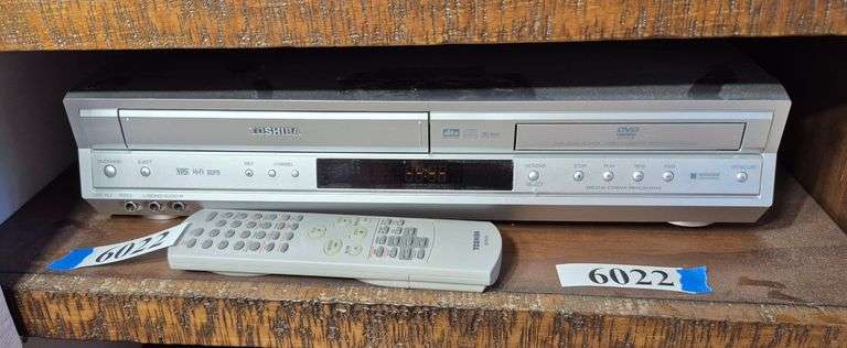 Toshiba DVD and VHS player with remote