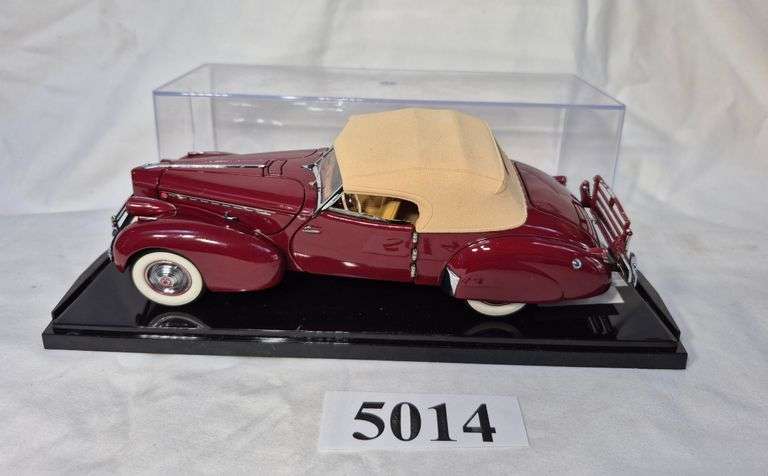 Franklin Mint Precision Models 1940 Packard diecast car in display case