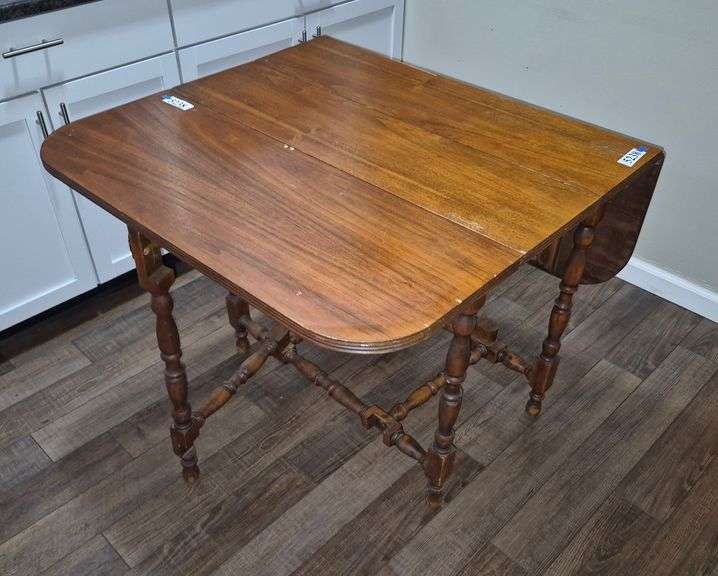 Antique gate leg drop leaf table