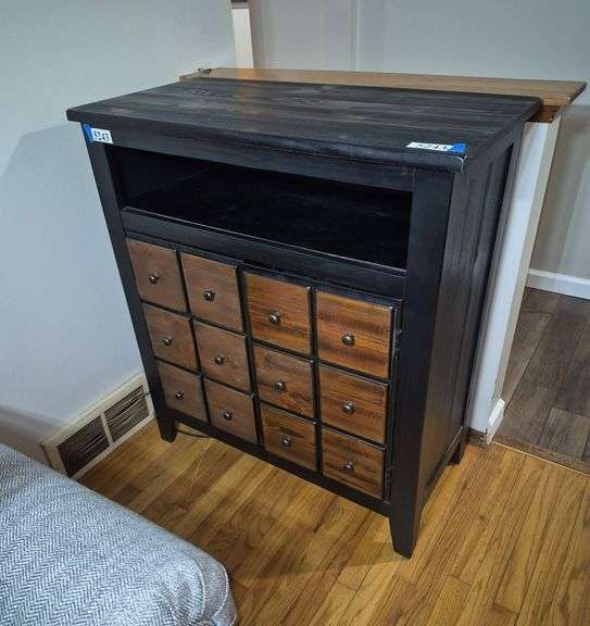 Two door cabinet / TV stand