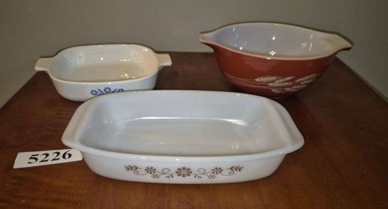 Vintage Pyrex and Corningware baking dishes