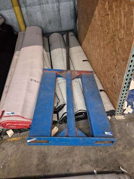 Forklift carpet pole attachment,