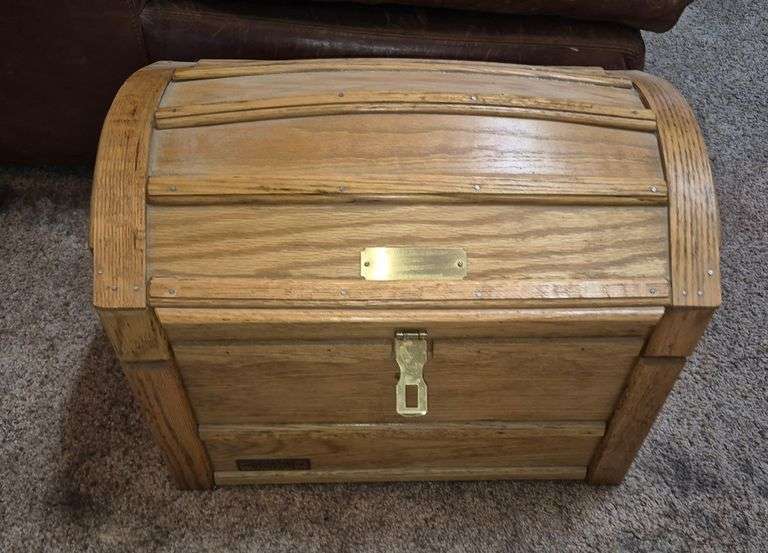Oak dome top trunk with tray