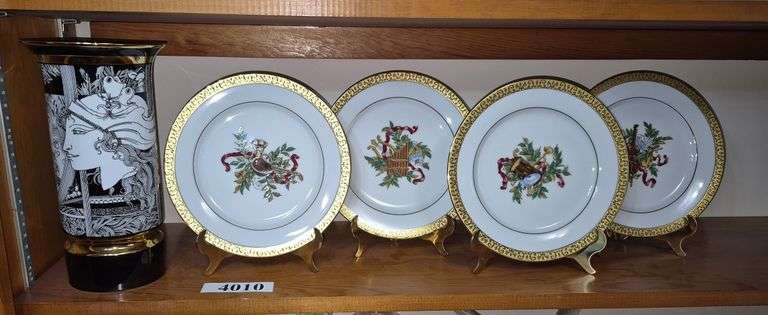 Endre Szász black and white Hollóháza porcelain vase with gold trim, four Christmas plates with gold