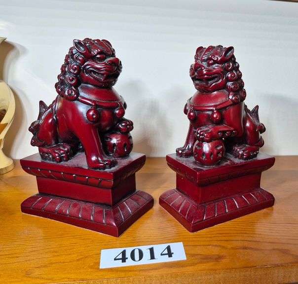 Pair of heavy resin foo dog bookends