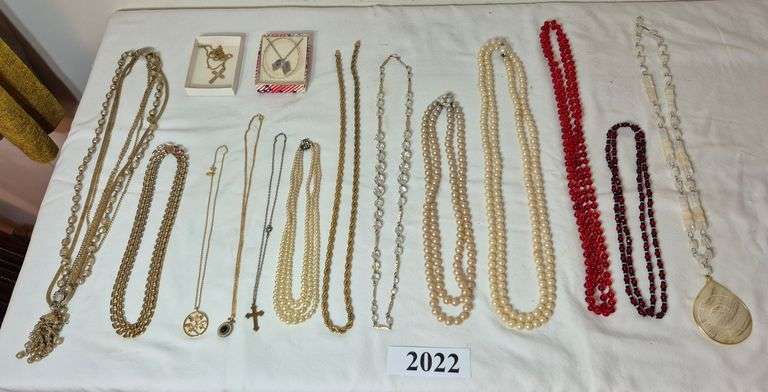 Costume jewelry necklaces