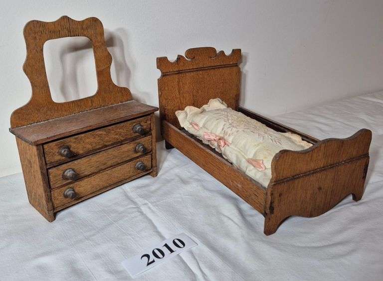 Doll furniture dresser, bed