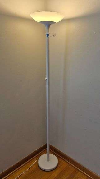 White dimmable floor lamp