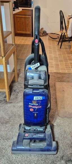Hoover WindTunnel vacuum
