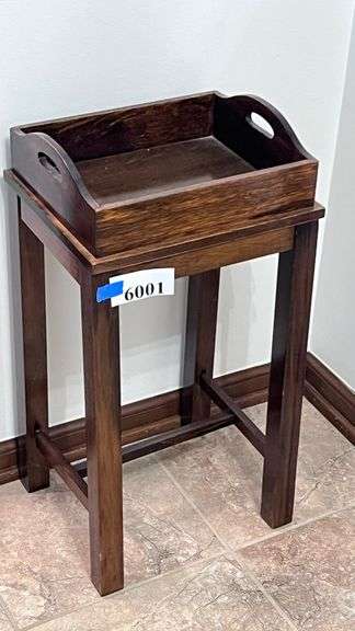Small tray top table/stand