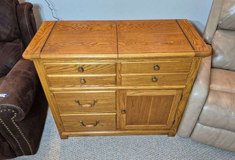 Thomasville Oak server with flip top serving surface.