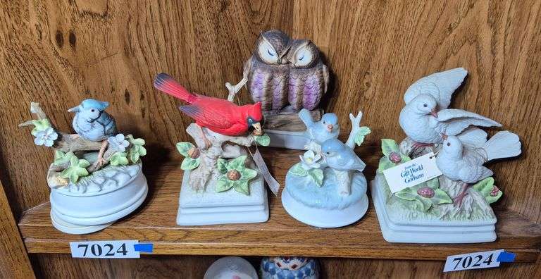 Five ceramic bird figurine music boxes