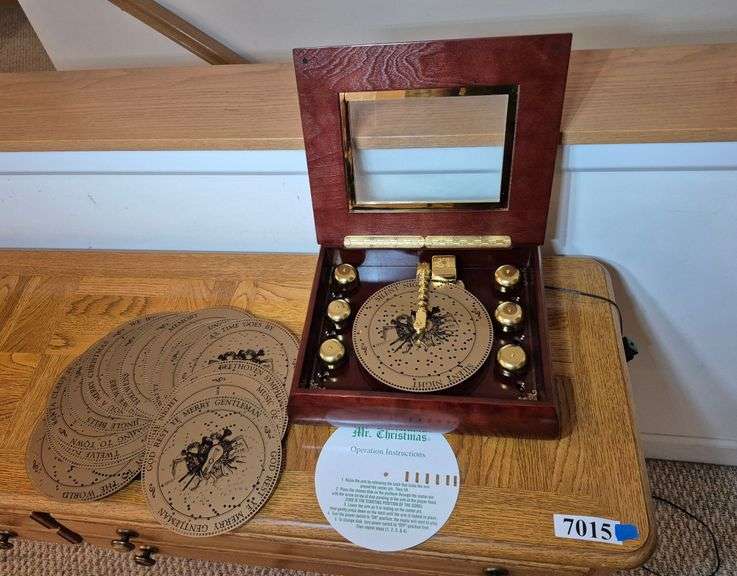 Mr Christmas Electric disc music box with many discs