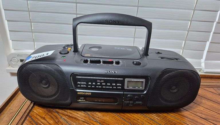 Sony CD/ cassette boombox, working well