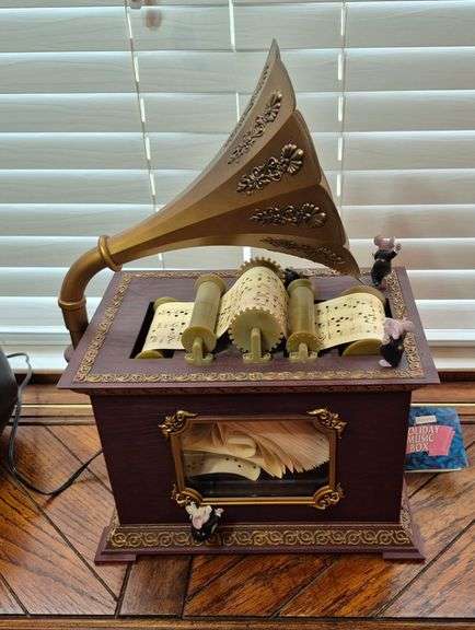 Electric mechanical holiday music box, working well