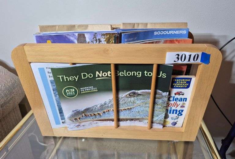 Magazine rack, magazines
