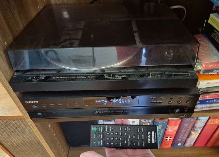 Sony 5 disc CD player with remote Pioneer turntable