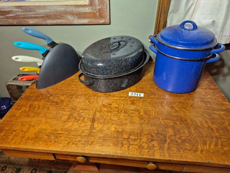 Graniteware roasting pan, pasta cooker, Ikea knife set