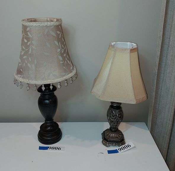 2 small dresser lamps