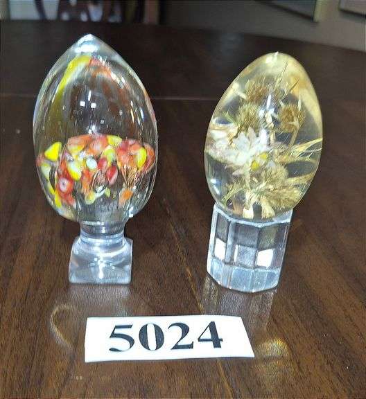 Art glass paperweight with plastic pedestal, lucite paperweight with plastic pedestal