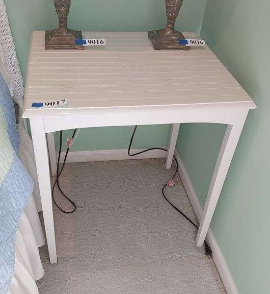 White lamp table / night stand