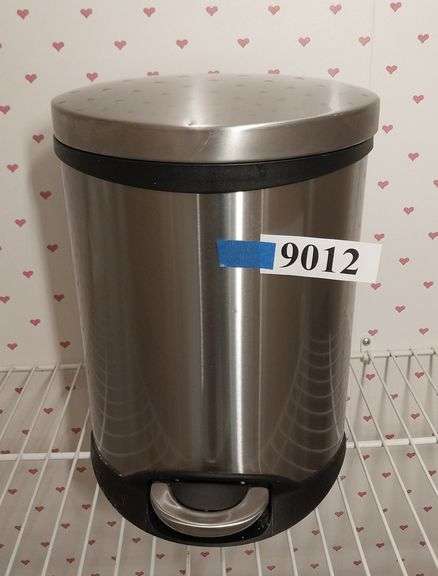 Small step lid trash can