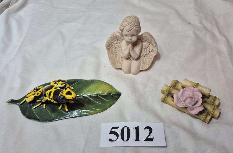 Connoisseur of Malvern frog and flower / bamboo figurines, angel figurine