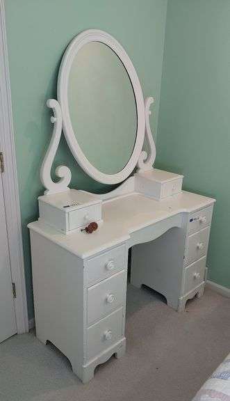 White painted vintage vanity with detachable oval mirror