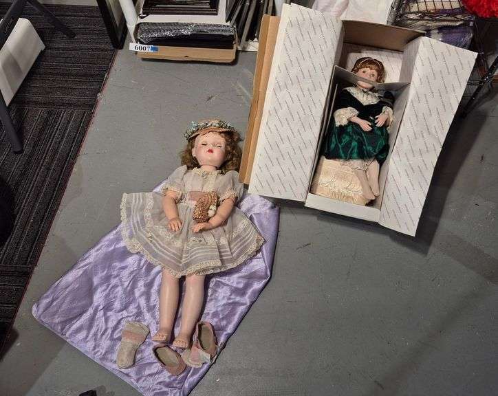 Vintage Sleepy Eye doll, collector doll in box