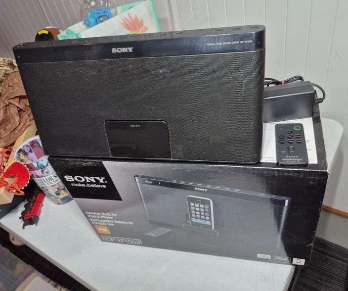 Sony rechargeable speaker dock for iPod and iPhone with remote and box