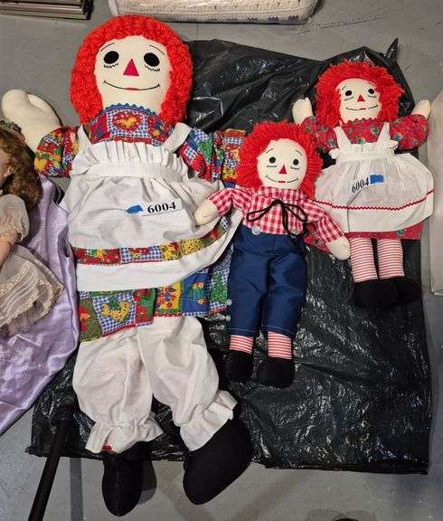Raggedy Ann and Andy dolls