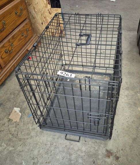 Black metal pet crate with plastic tray