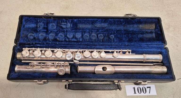 Gemeinhardt flute in case