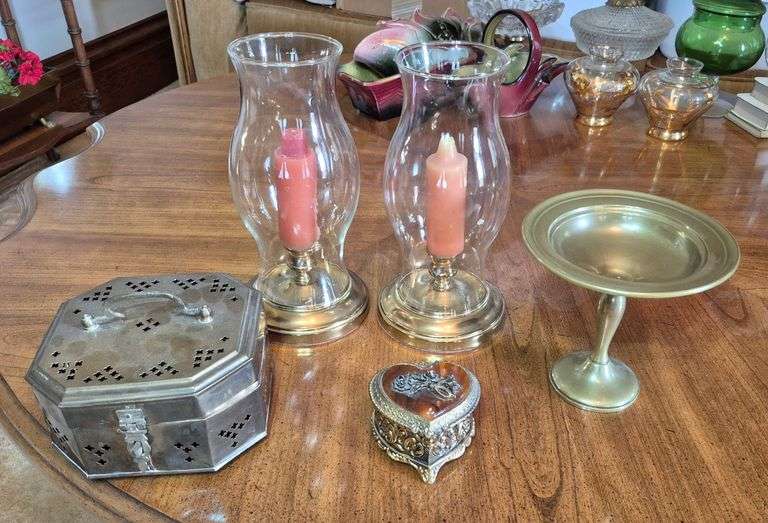 Pair of candle lamps, brass box, brass compote, heart-shaped musical hinged dresser box