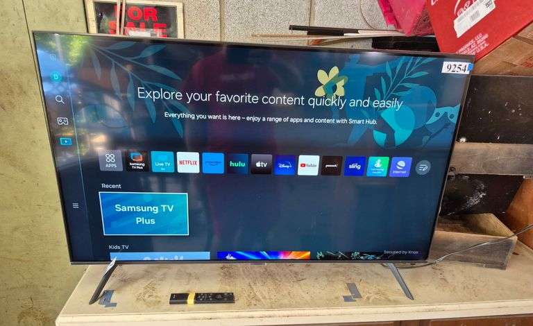 Samsung 43 inch Smart TV with remote and antenna