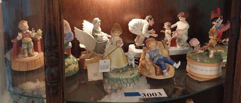 8 Figurine Music Boxes