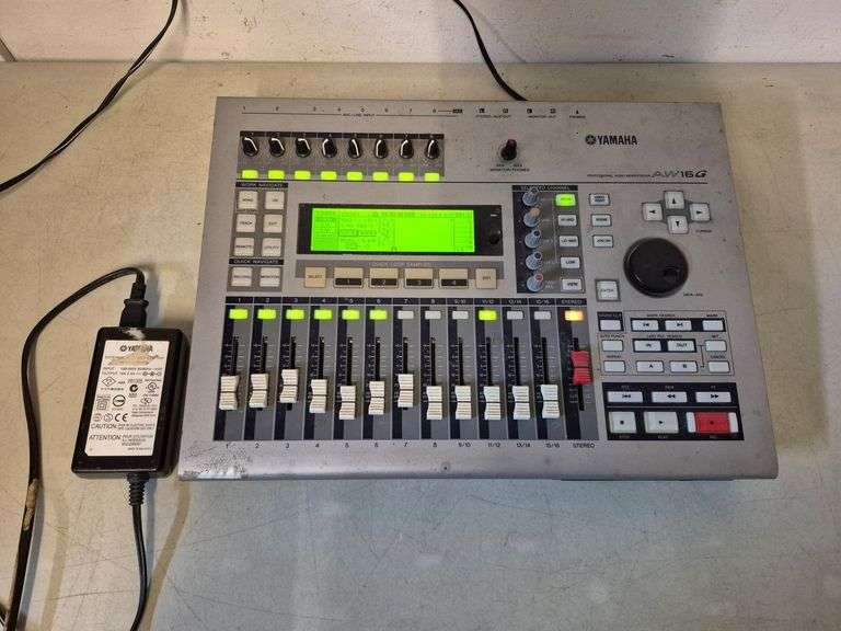 Yamaha AW16G Professional Audio Workstation,16-track digital audio workstation.