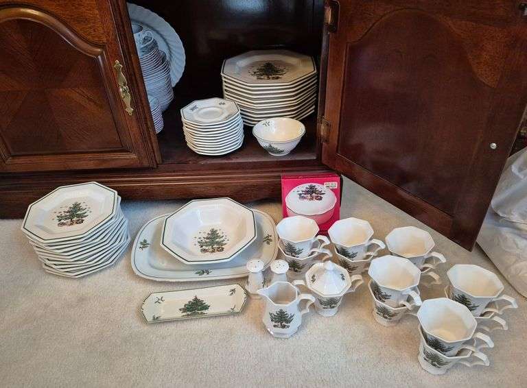 Nikko Japan Christmas dinnerware set
