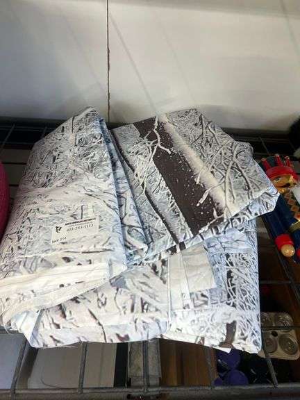 2PCS.  WINTER THEMED WALL DÉCOR SHEET