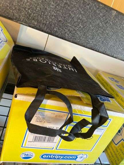 BOX OF REUSABLE BAGS