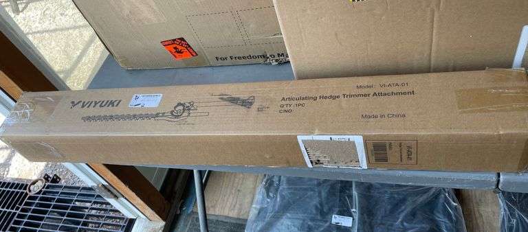ARTICULATING HEDGE TRIMMER ATTACHMENT