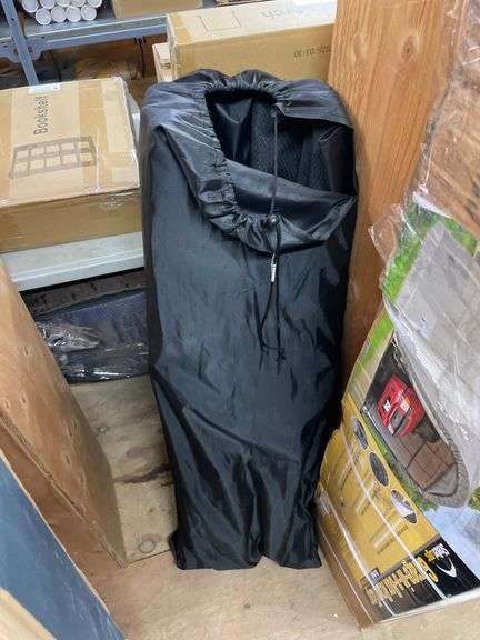 LARGE CAMPING CHAIR / OR SMALL BENCH
