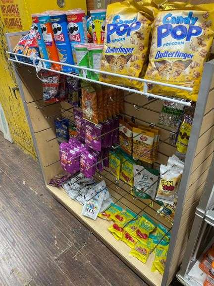 DISPLAY SHELF DOUBLE SIDED W/CONTENT ASSORT. SNACKS