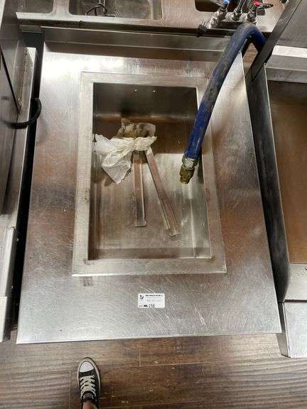 SINGLE COMPARTMENT OPEN WELL STEAMER? APPROX. 33X24''