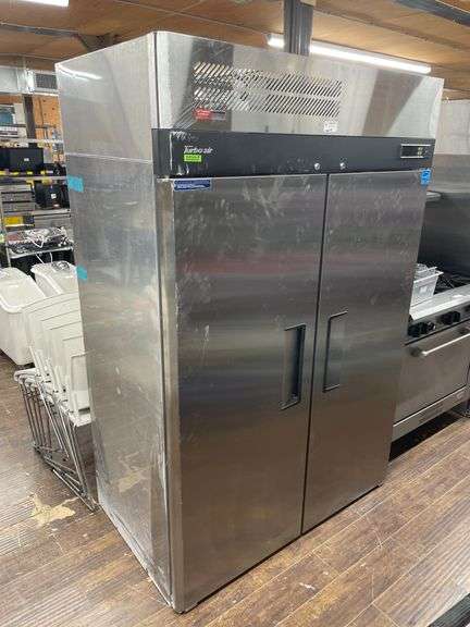 TURBO AIR REACH IN REFRIGERATOR APPROX. 6FT TALL 4FT WIDE