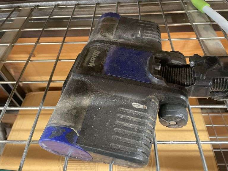 SHARK VACUUM CLEANER USED