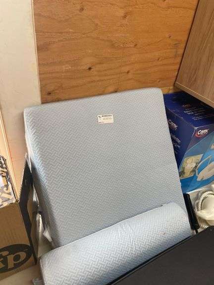 FOAM WEDGE PILLOW