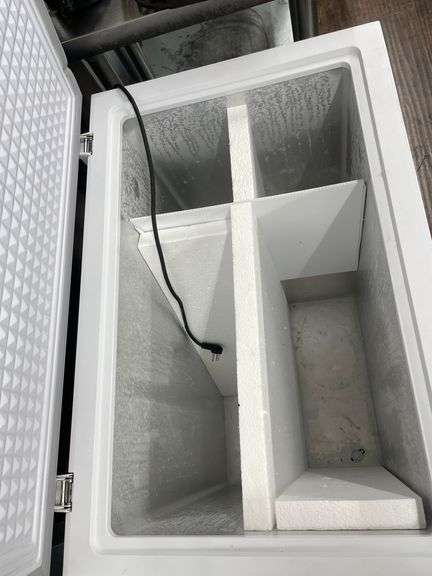 MINI MELTS REACH DOWN FREEZER APPROX. 32X22''